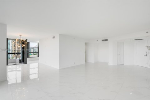 Condo in Aventura, Florida, 2 bedrooms  № 1764040 - photo 1
