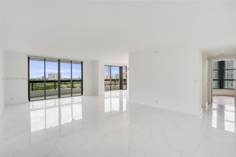 Condo in Aventura, Florida, 2 bedrooms  № 1764040 - photo 4