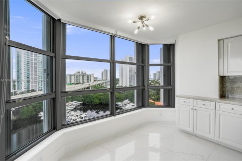 Condo in Aventura, Florida, 2 bedrooms  № 1764040 - photo 9