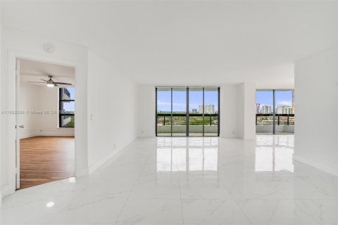 Condo in Aventura, Florida, 2 bedrooms  № 1764040 - photo 14