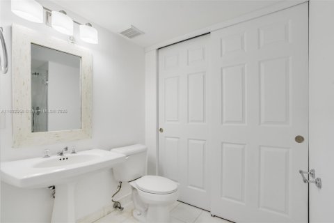 Condo in Aventura, Florida, 2 bedrooms  № 1764040 - photo 22