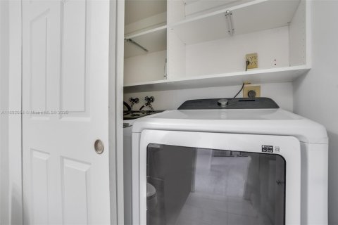 Condo in Aventura, Florida, 2 bedrooms  № 1764040 - photo 24