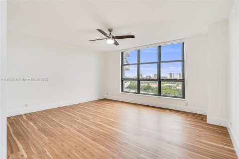 Condo in Aventura, Florida, 2 bedrooms  № 1764040 - photo 16