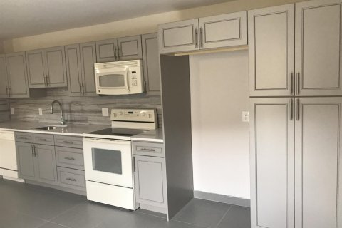 Квартира в Делрей-Бич, Флорида 4 комнаты, 84.73м2 № 2146946