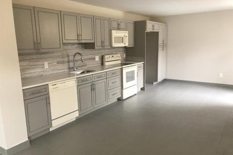 Снять в аренду квартиру в Делрей-Бич, Флорида 4 комнаты, 84.73м2, № 2146946 - фото 2