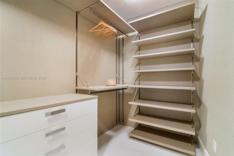 Copropriété à louer à Sunny Isles Beach, Floride: 4 chambres, 330.27 m2 № 2010909 - photo 17