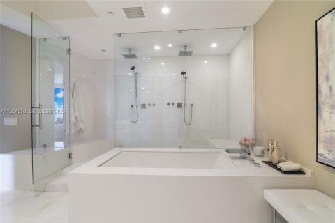 Copropriété à louer à Sunny Isles Beach, Floride: 4 chambres, 330.27 m2 № 2010909 - photo 16