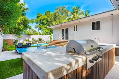 Villa ou maison à vendre à Miami, Floride: 5 chambres, 219.99 m2 № 2088295 - photo 19