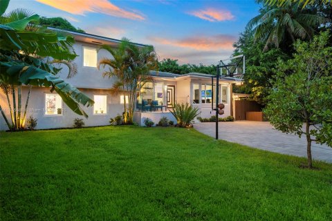 Villa ou maison à vendre à Miami, Floride: 5 chambres, 219.99 m2 № 2088295 - photo 3