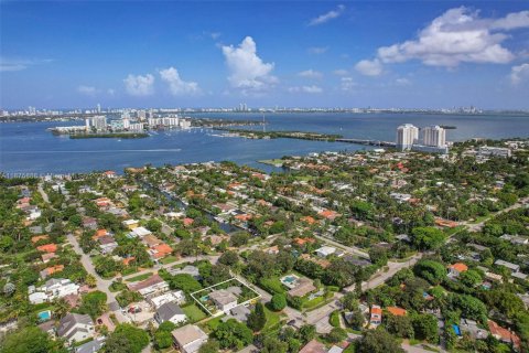 Villa ou maison à vendre à Miami, Floride: 5 chambres, 219.99 m2 № 2088295 - photo 28