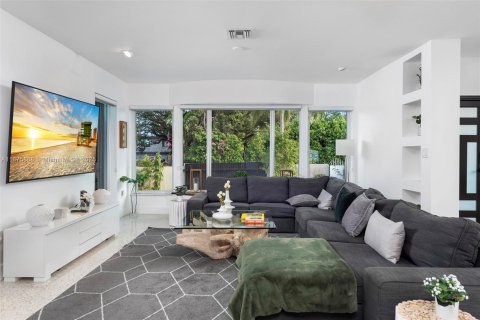 Villa ou maison à vendre à Miami, Floride: 5 chambres, 219.99 m2 № 2088295 - photo 14