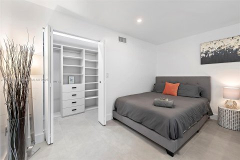 Villa ou maison à vendre à Miami, Floride: 5 chambres, 219.99 m2 № 2088295 - photo 21