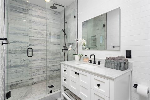 Villa ou maison à vendre à Miami, Floride: 5 chambres, 219.99 m2 № 2088295 - photo 24