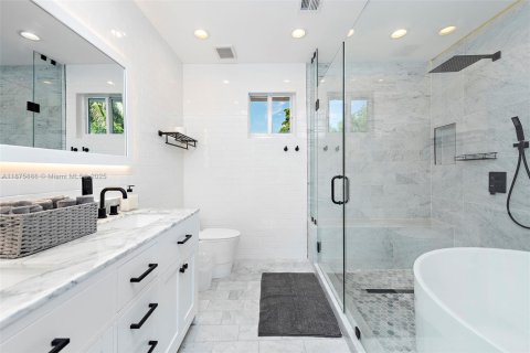 Villa ou maison à vendre à Miami, Floride: 5 chambres, 219.99 m2 № 2088295 - photo 11