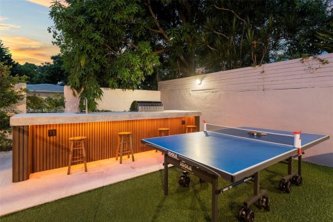 Villa ou maison à vendre à Miami, Floride: 5 chambres, 219.99 m2 № 2088295 - photo 16