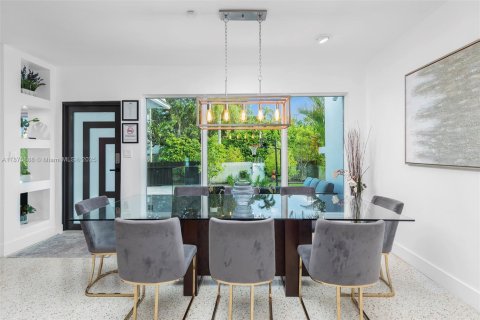 Villa ou maison à vendre à Miami, Floride: 5 chambres, 219.99 m2 № 2088295 - photo 8