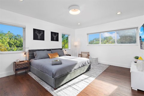 Villa ou maison à vendre à Miami, Floride: 5 chambres, 219.99 m2 № 2088295 - photo 22