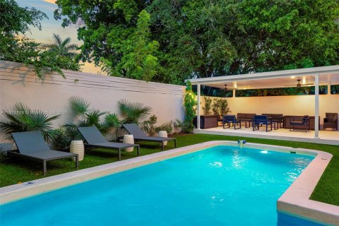 Villa ou maison à Miami, Floride 5 chambres, 219.99 m2 № 2088295