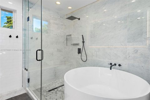 Villa ou maison à vendre à Miami, Floride: 5 chambres, 219.99 m2 № 2088295 - photo 12