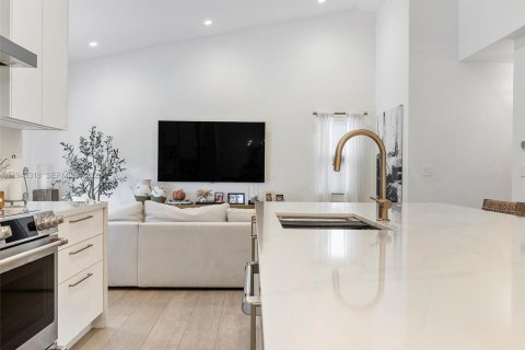 Villa ou maison à louer à Miami, Floride: 3 chambres, 179.39 m2 № 1999562 - photo 19