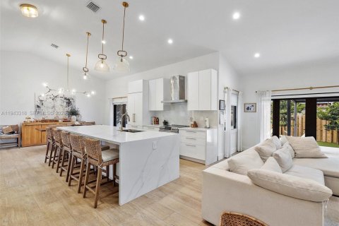 Villa ou maison à louer à Miami, Floride: 3 chambres, 179.39 m2 № 1999562 - photo 12