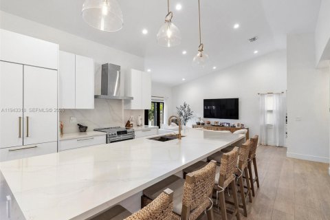 Villa ou maison à louer à Miami, Floride: 3 chambres, 179.39 m2 № 1999562 - photo 15