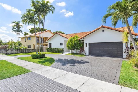 Villa ou maison à louer à Miami, Floride: 3 chambres, 179.39 m2 № 1999562 - photo 2