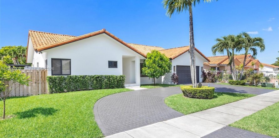 Villa ou maison à Miami, Floride 3 chambres, 179.39 m2 № 1999562