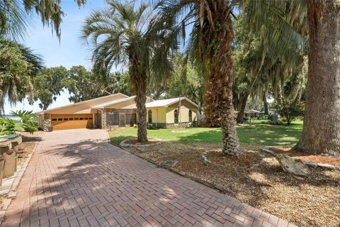 Casa en venta en Fruitland Park, Florida, 3 dormitorios, 295.99 m2 № 2200699 - foto 2