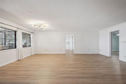 Casa en venta en Fruitland Park, Florida, 3 dormitorios, 295.99 m2 № 2200699 - foto 10