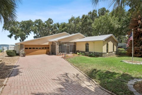 Casa en venta en Fruitland Park, Florida, 3 dormitorios, 295.99 m2 № 2200699 - foto 4