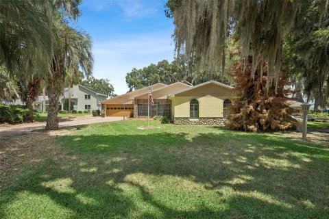 House in Fruitland Park, Florida 3 bedrooms, 295.99 sq.m. № 2200699