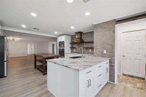 Casa en venta en Fruitland Park, Florida, 3 dormitorios, 295.99 m2 № 2200699 - foto 11
