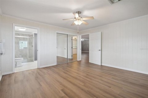 Casa en venta en Fruitland Park, Florida, 3 dormitorios, 295.99 m2 № 2200699 - foto 17