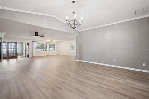 Casa en venta en Fruitland Park, Florida, 3 dormitorios, 295.99 m2 № 2200699 - foto 8