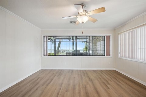 Casa en venta en Fruitland Park, Florida, 3 dormitorios, 295.99 m2 № 2200699 - foto 18