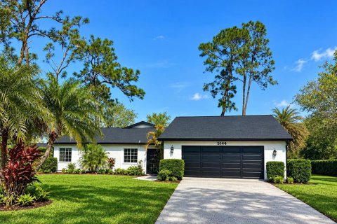 Villa ou maison à Wesley Chapel, Floride 4 chambres, 193.05 m2 № 2355788