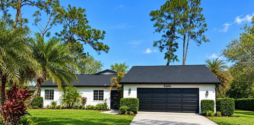 Villa ou maison à Wesley Chapel, Floride 4 chambres, 193.05 m2 № 2355788
