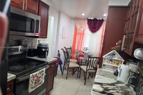 Condo in Lauderdale Lakes, Florida, 2 bedrooms  № 1850815 - photo 2