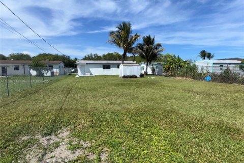 House in Miami, Florida 3 bedrooms, 109.25 sq.m. № 1889523 - photo 20