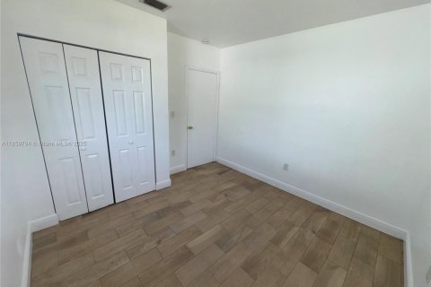 House in Miami, Florida 3 bedrooms, 109.25 sq.m. № 1889523 - photo 11