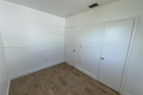 House in Miami, Florida 3 bedrooms, 109.25 sq.m. № 1889523 - photo 13