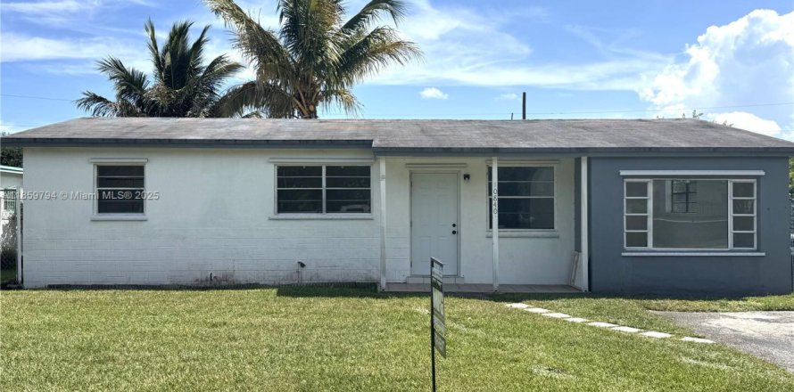 House in Miami, Florida 3 bedrooms, 109.25 sq.m. № 1889523
