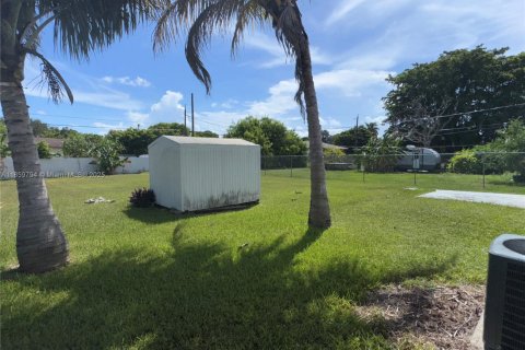 House in Miami, Florida 3 bedrooms, 109.25 sq.m. № 1889523 - photo 18