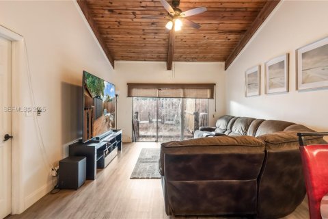 Touwnhouse à vendre à Lauderhill, Floride: 2 chambres, 99.96 m2 № 1993217 - photo 2