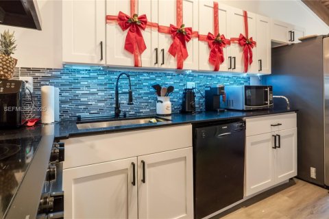 Touwnhouse à vendre à Lauderhill, Floride: 2 chambres, 99.96 m2 № 1993217 - photo 8