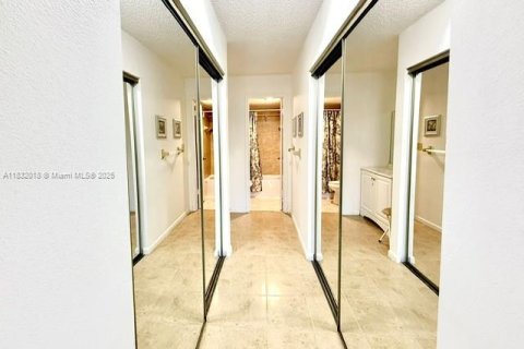 Condominio en venta en Sunny Isles Beach, Florida, 1 dormitorio, 96.62 m2 № 1940397 - foto 24