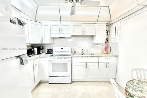 Condominio en venta en Sunny Isles Beach, Florida, 1 dormitorio, 96.62 m2 № 1940397 - foto 20