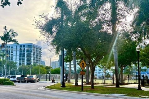 Condominio en venta en Sunny Isles Beach, Florida, 1 dormitorio, 96.62 m2 № 1940397 - foto 5