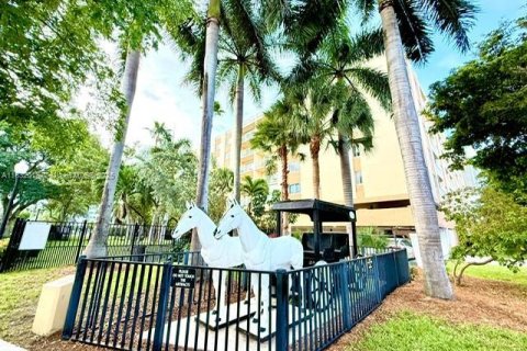 Condominio en venta en Sunny Isles Beach, Florida, 1 dormitorio, 96.62 m2 № 1940397 - foto 4